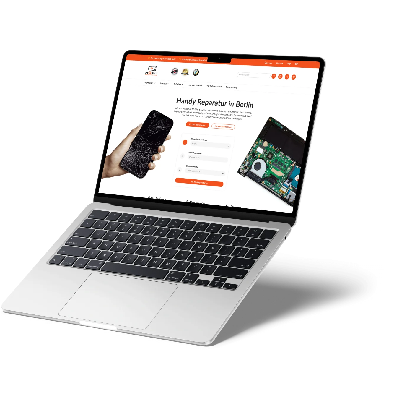 Ein Laptop zeigt die Website von House of Mobile & Games: Startseite „Handy Reparatur in Berlin“ mit Reparatur-Auswahl nach Hersteller und Modell.
